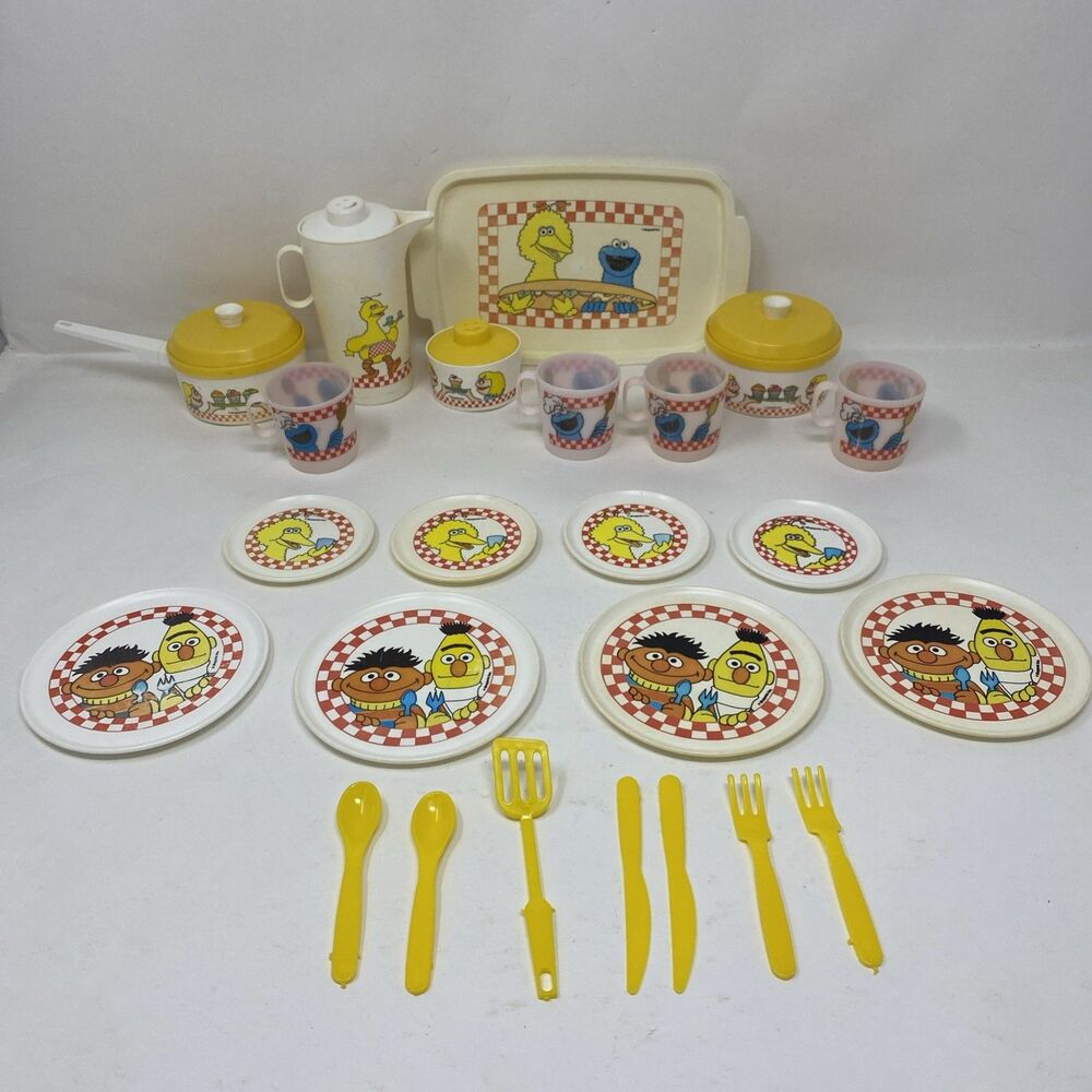 VTG SESAME STREET Chilton Aluminum Specialty Toys Children's Dishes 29 Piece Set